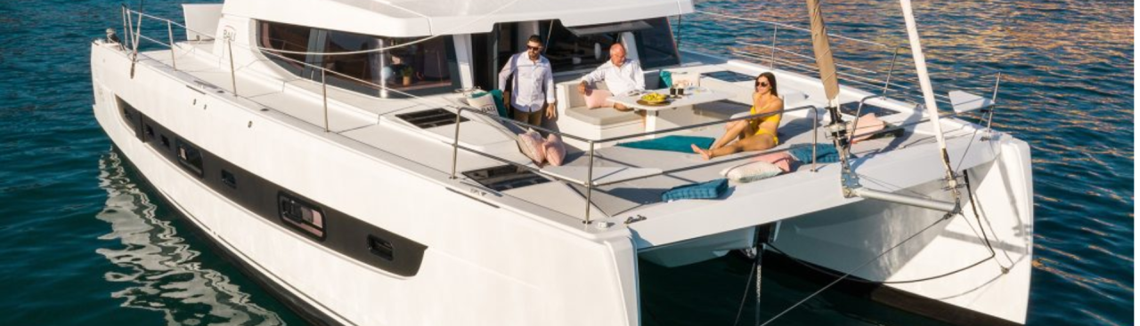 Bali 4.2 at anchor with women enjoying the foredeck