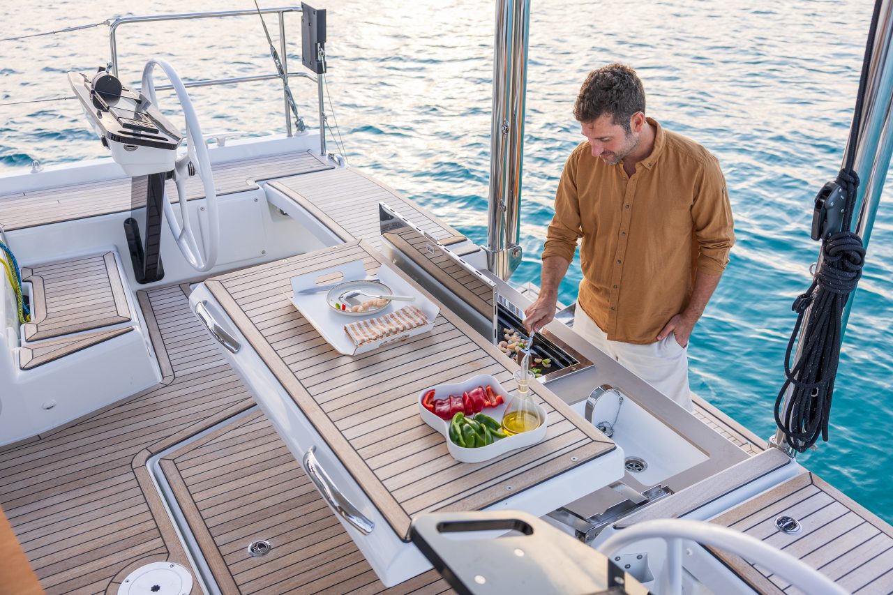 Exterior layout of the Dufour 48 sailing monohull