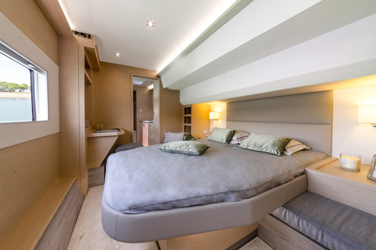 Interior picture of a cabin aboard the Fountaine Pajot MY5 power catamaran