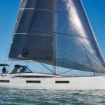 Side view of the Jeanneau Yacht 60 sailing