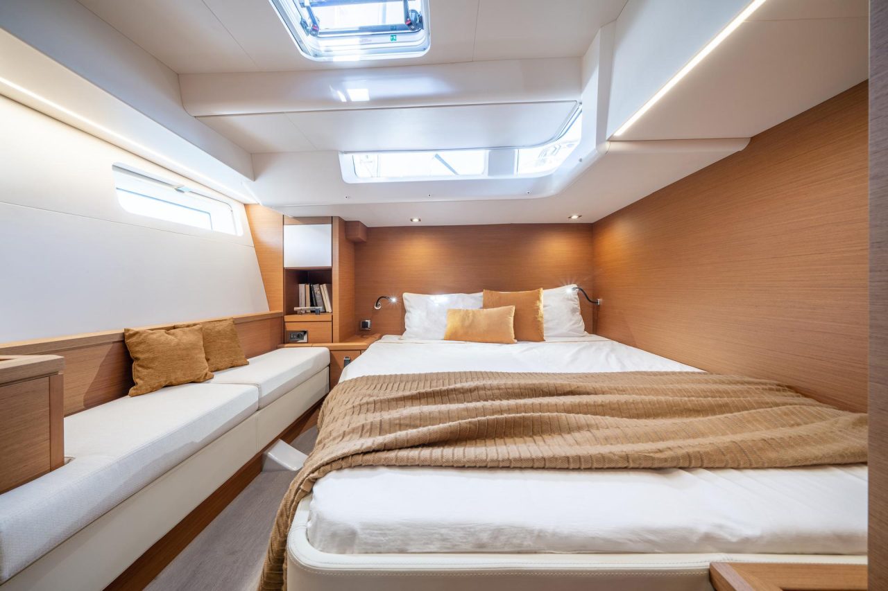 Interior picture of a luxurious Jeanneau Yacht 65 cabin