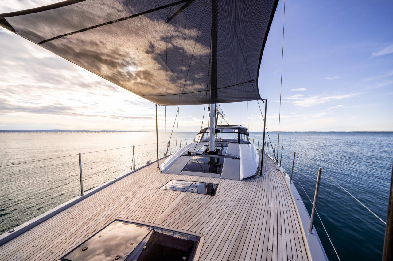 Jeanneau Yacht 65 very spacious foredeck