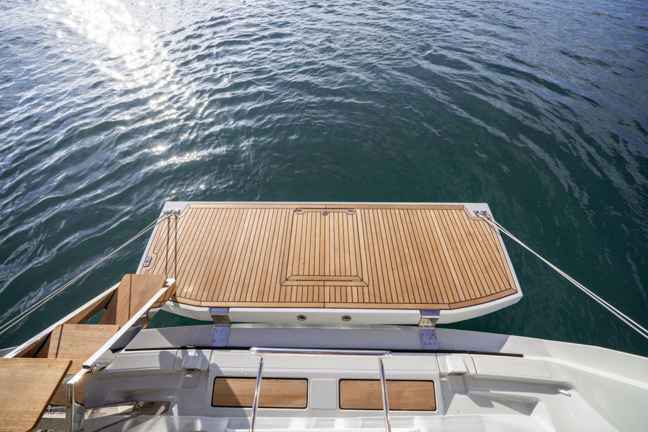 Swimdeck of the Jeanneau Yacht 65 sailing monohull