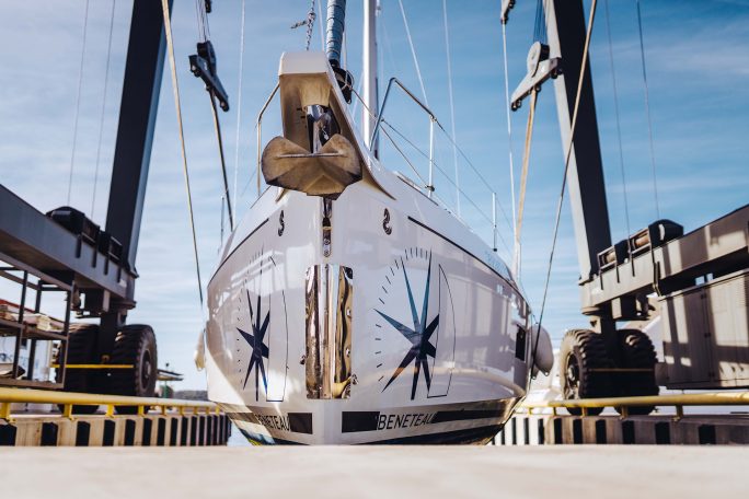 Monohull yacht in a service lift