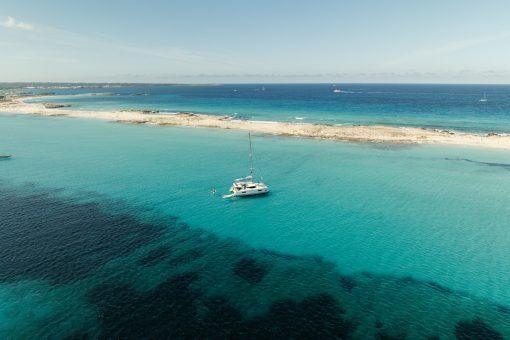 Segelyacht aus der Ferne in Palma