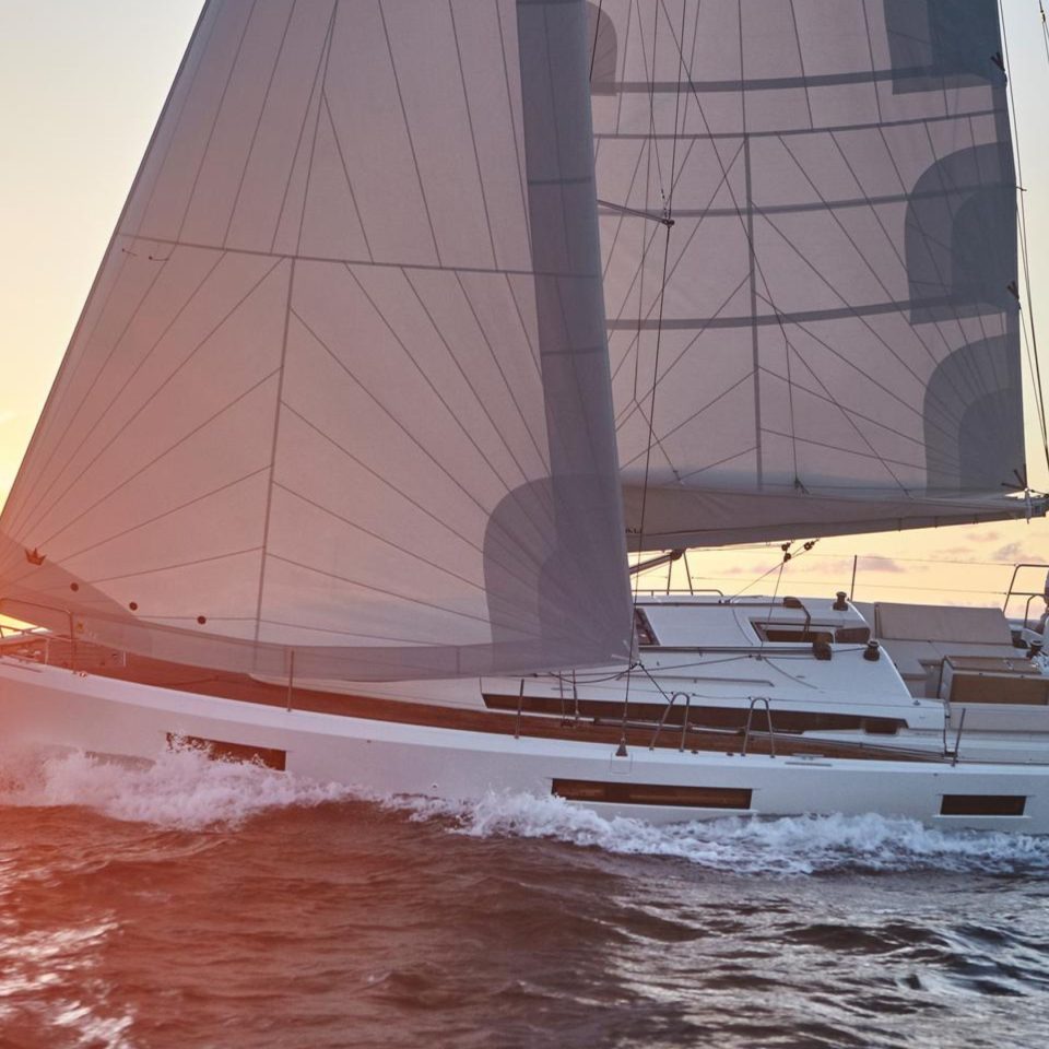 Side view of the Sun Odyssey 440 sailing with a man at the helm