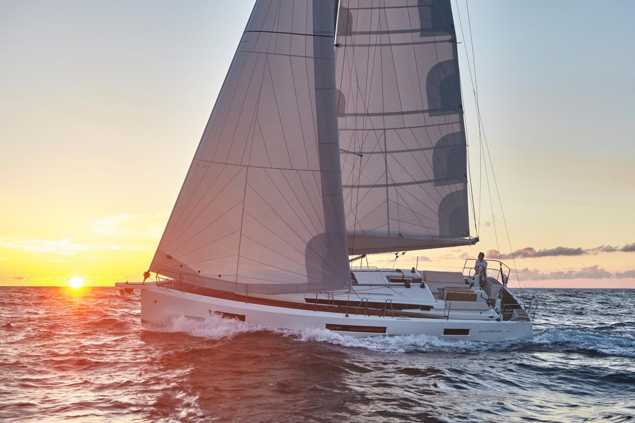 Side view of the Sun Odyssey 440 sailing with a man at the helm