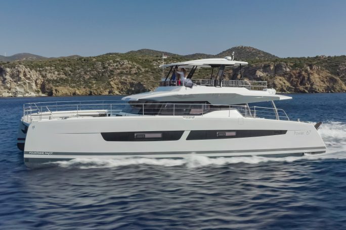 Fountaine Pajot Power 67 running