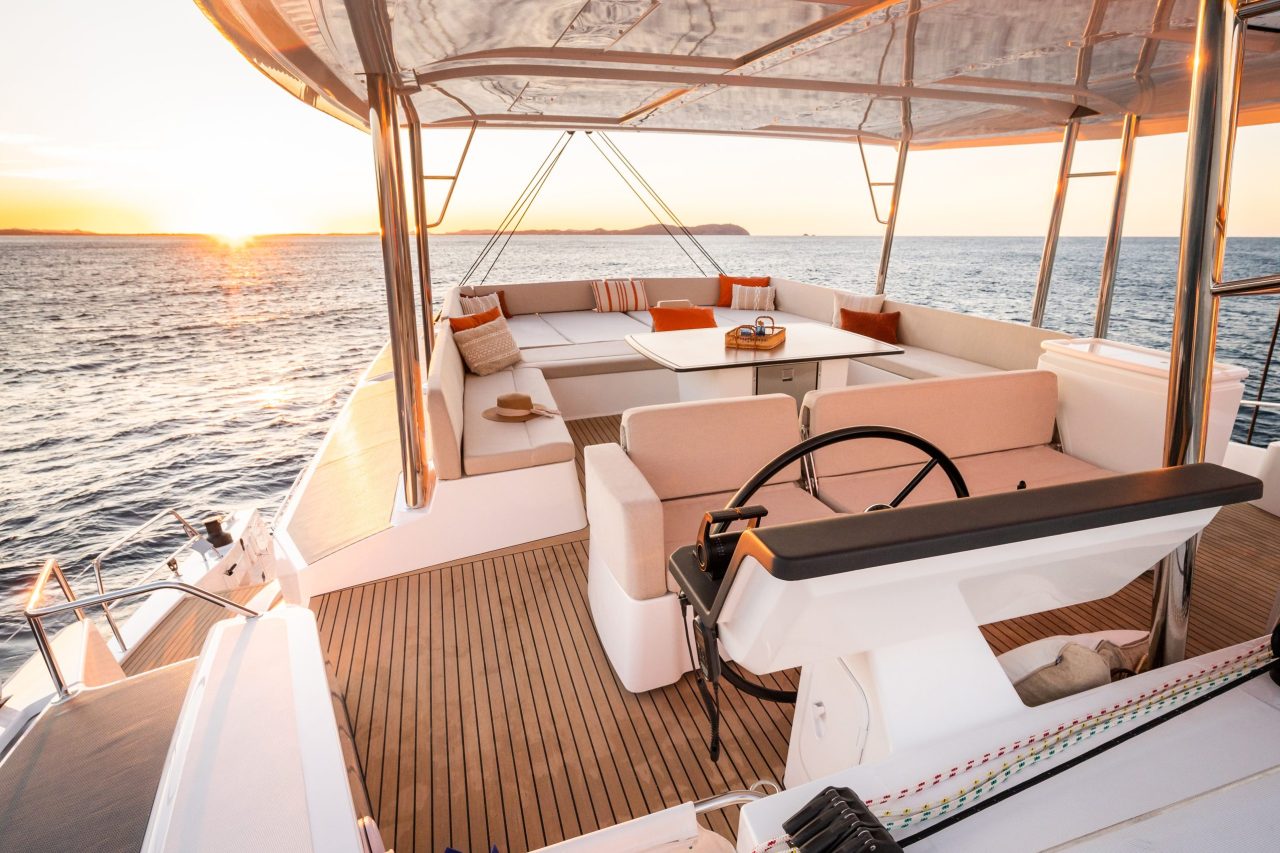 Bali 5.8 helm station