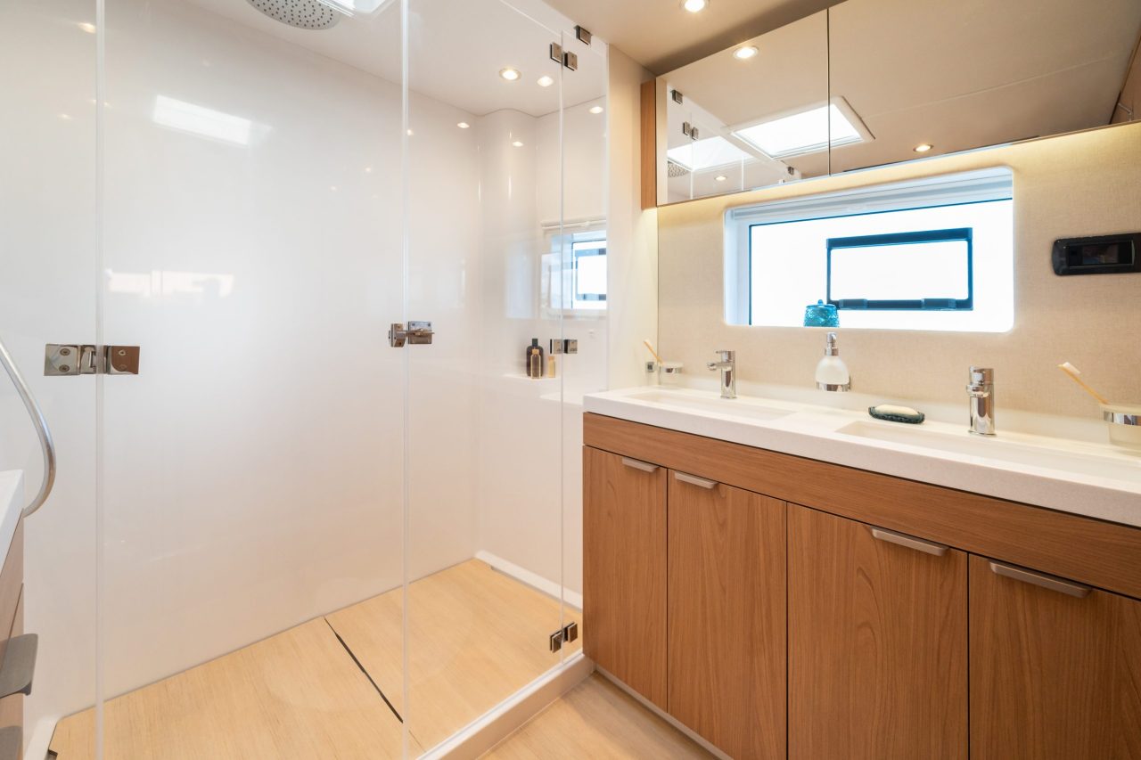 Bali 5.8 bathroom and shower