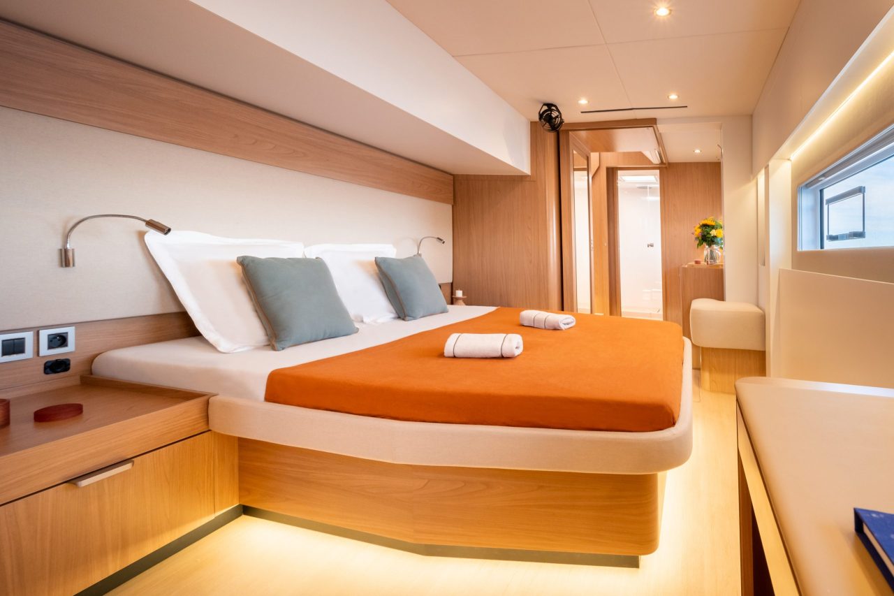 Bali 5.8 interior cabin bed