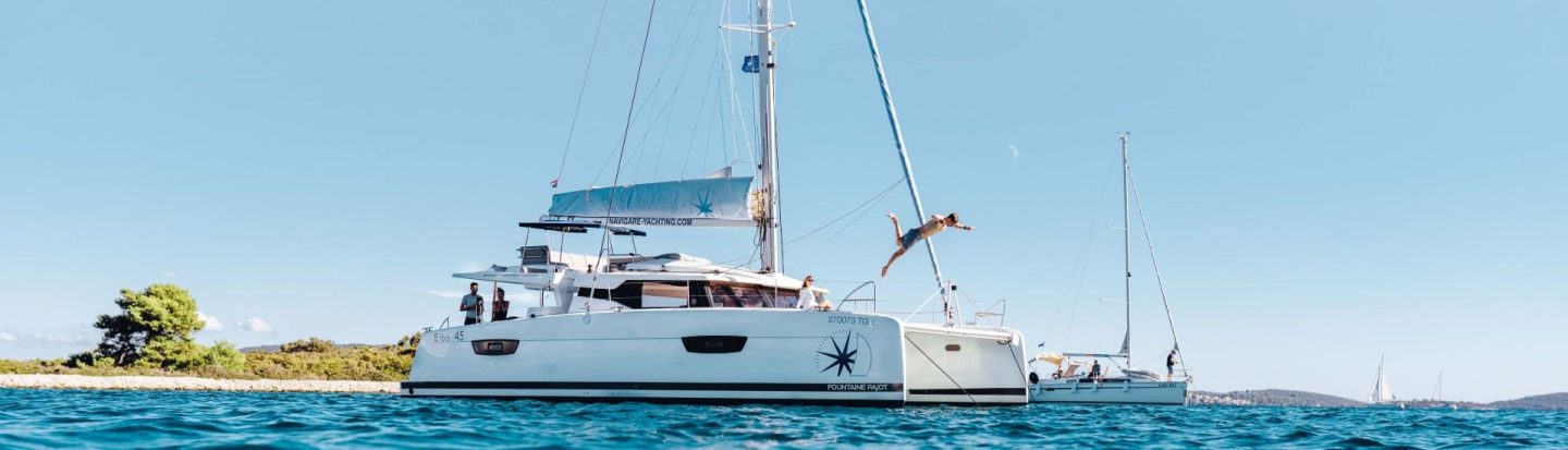 Diving from an anchored catamaran
