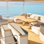 FPY 70S Flybridge lounge