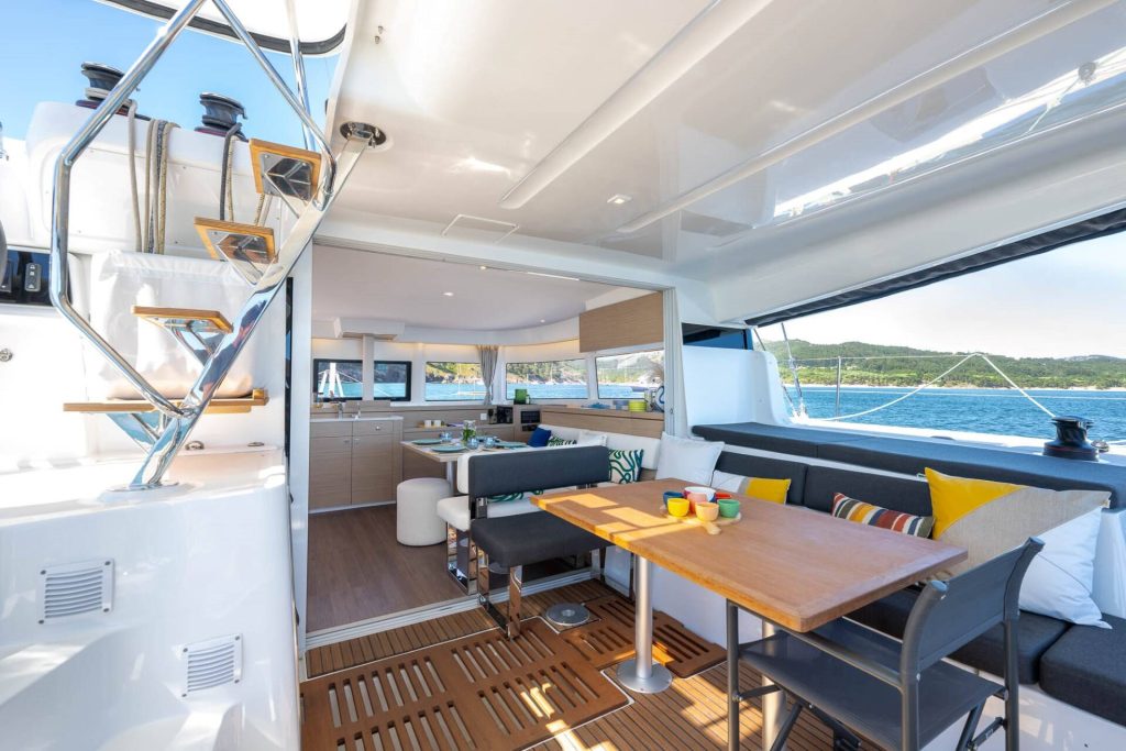 Lagoon 43 Saloon