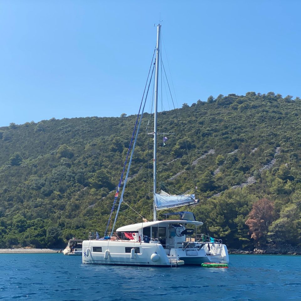 Mojito, Lagoon 40 at anchor